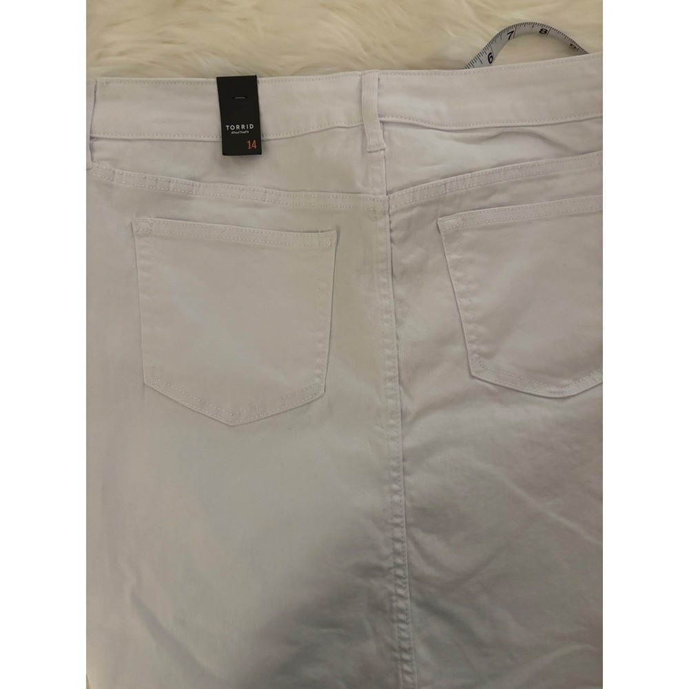 Torrid White Denim Mini Skirt Size 14 NWT Stretch Optic White Classic - Picture 5 of 7